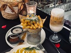 -Mark&Mars Restaurant