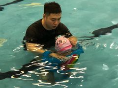 -蓝鲸国际少儿游泳训练中心(群力店)