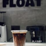 这是集街舞房和咖啡一体的店