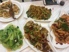 -覃记海鲜美食餐厅