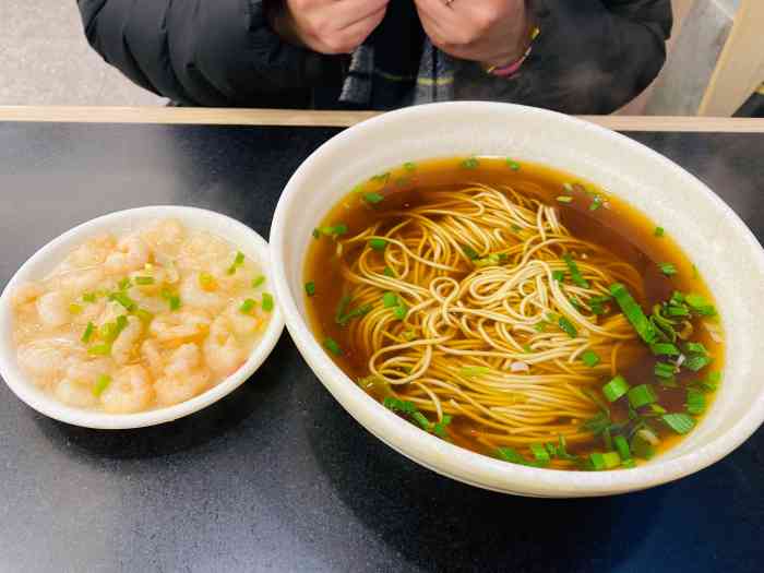 的第一次光顾;格局改变不少,现在吃饭只有二楼了,一楼卖一些熟菜,包子