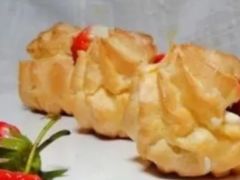 草莓味泡芙-瑞幸咖啡(西铁营万达广场店)