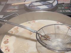 -尚尚仙·酸汤猪手·猪肚鸡火锅(华联万柳购物中心店)