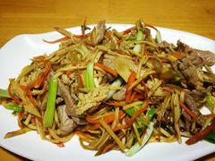 棕包炒肉片-龙姐私房菜(和顺古镇店)