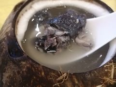 椰子炖乌鸡-鸿达渔港