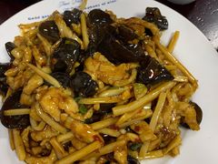 -余杨鸭鸭餐厅