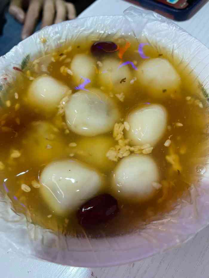 黄记桂花汤圆-"位置很好找,走在路中间就会被老板吆喝进去.