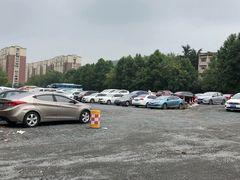 -象山人家-停车场