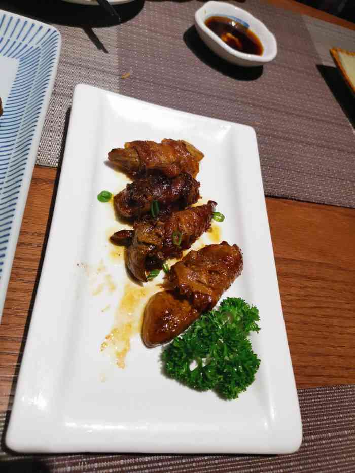 海宴日式料理(西潞店)-"食材&口味:个人吃日料主要就吃三文鱼和甜.