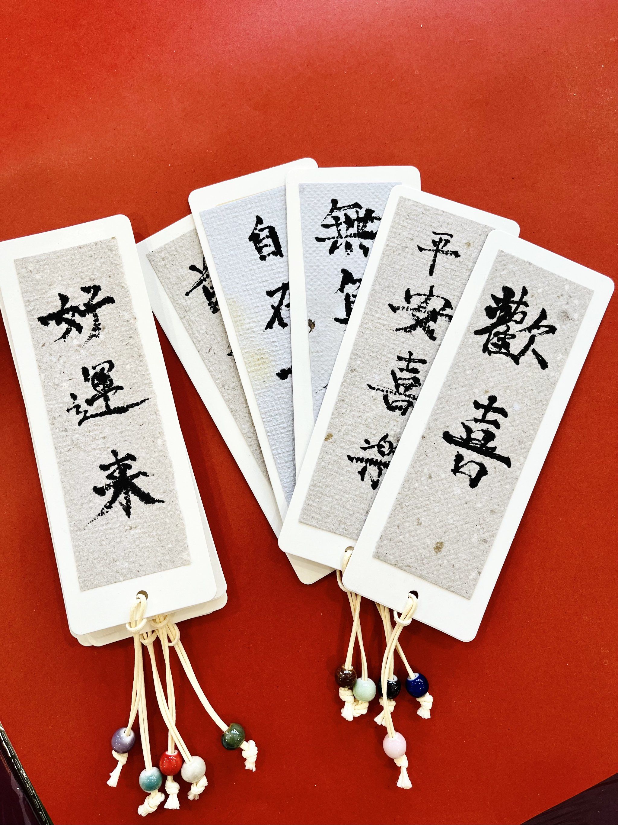 用再生纸设计的书签