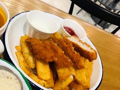 英式炸鱼配宽薯-HELLO 27 意面·沙拉·帕尼尼