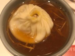 蟹粉小笼-馋三尺蟹粉小笼(人民广场店)