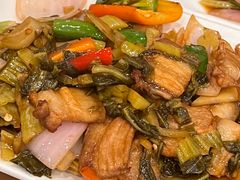 自制农家酸菜炒五花肉-大唐靓汤江门私房菜(景田店)