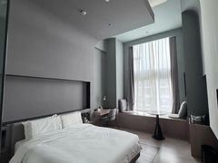 -上海虹桥中心爱琴海亚朵S酒店