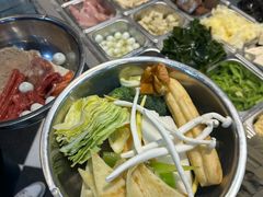 -愉肴麻辣香锅(中山路店)