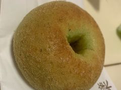 菠菜番茄芝士贝果-檗谷·面包·咖啡·轻食(华贸天地店)