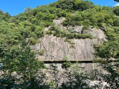 -燕子河大峡谷天坑仙境