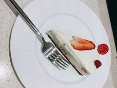 草莓酸奶乳酪蛋糕-双风车咖啡馆 Twin Windmills(六道口店)