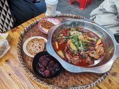 -爆炸头阿姨小四川正宗川味小吃(无任何分店)