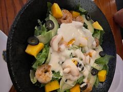 芒果牛油果烤虾沙拉-普兰达德国餐厅·德式脆皮烤猪肘·自酿啤酒(观唐店)