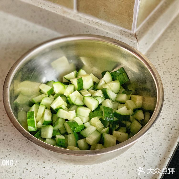 黑の食谱 / 小炒鸡丁，各种菜菜配鸡肉，清新爽口好吃唉！