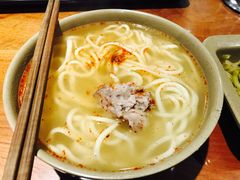 -亮亮面馆(经六路店)