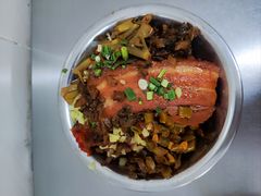 -梁阿婆廿年老牌扣肉糯米饭