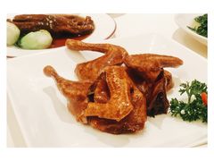 玻璃烧乳鸽-利苑酒家(合景国际金融广场店)