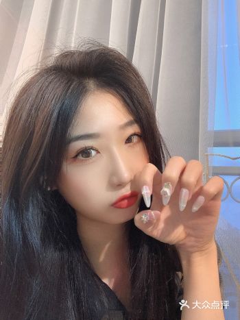 爱丽丝梦游境 & 甜丧兔 美甲分享