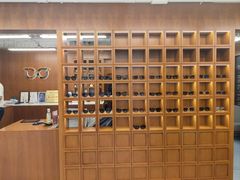 -无奔眼镜·蔡司·依视路授权店(朝阳大悦城店)