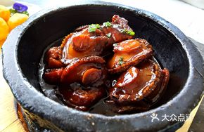 Fresh Abalone Braised with Pork