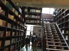 -钟书阁(松江泰晤士小镇店)