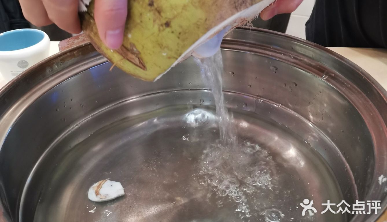 呈贡七彩｜货真价实椰子鸡！