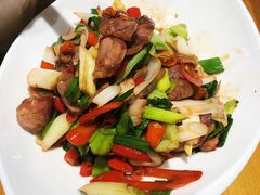 大蒜炒香肠-邻家小馆(银都店)