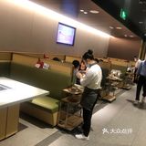 一顿饭服务员能过来不下20次，我真的是很无奈