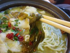 酸菜鱼中锅-周鱼小馆石锅酸菜鱼(活力汇店)