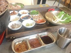 -围炉肉舍•炭烤活鳗•丹东海鲜烤肉(步行街店)