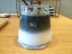 哥特拿铁-ZING COFFEE 镜咖啡