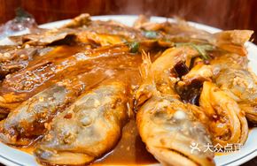 Sauce-Braised Fish with Mixed Fillets