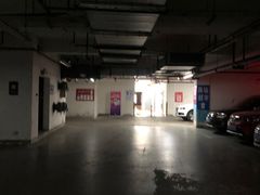 -正大乐城-停车场
