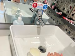 -瑞尔齿科(南京东路名人诊所)