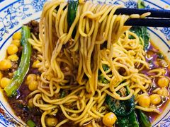 -渝之汇牛肉豌杂面