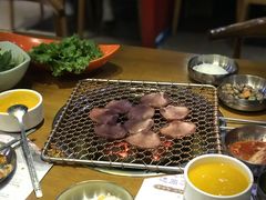 雪花80％厚切牛舌-老炉家木炭烤肉(长江国际店)