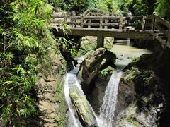 -龙水峡地缝景区