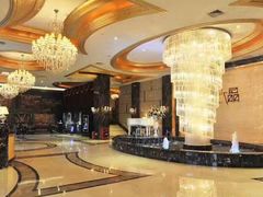 -白玉兰广场停车场