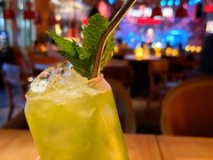 -FOUR PLAY BAR