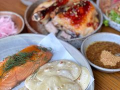 烟熏三文鱼配烤饺子皮和芥末籽酱-BOR Eatery(安福路店)