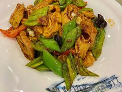 双椒炒肥肠-良友·海鲜青岛菜(五四广场店)