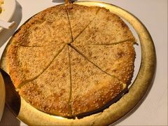 刚出炉的烤馕-西域阿里马新疆菜·清真(桂花路店)