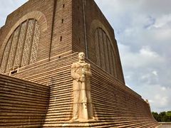 -奥利弗·雷金纳德·坦博国际机场